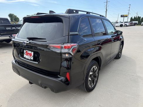 Used 2025 Subaru Forester Premium AWD/4WD image 33
