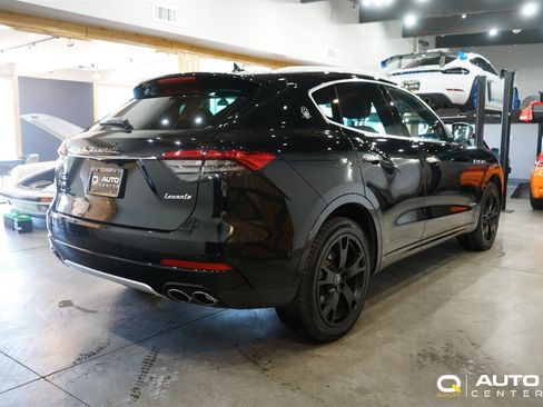 Used 2021 Maserati Levante GranLusso AWD/4WD image 4