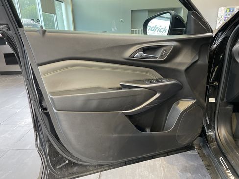 Used 2025 Chevrolet Trax ACTIV w/ Sunroof Package FWD image 14