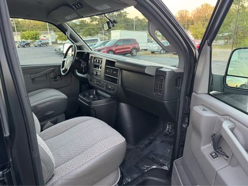 Used 2017 Chevrolet Express 3500 LT w/ LT Preferred Equipment Group RWD image 14