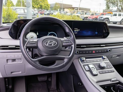 Certified 2024 Hyundai Palisade SEL w/ Premium Package AWD/4WD image 16