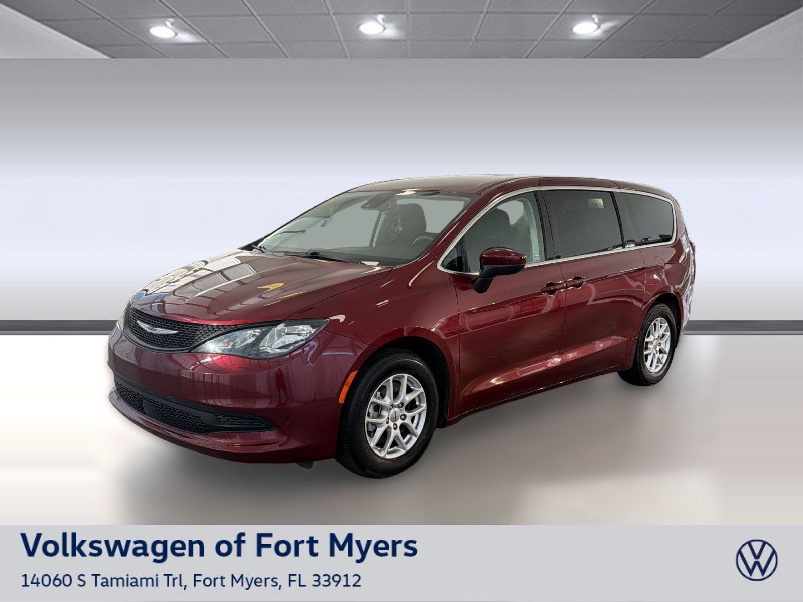 Used 2023 Chrysler Voyager LX FWD image 1