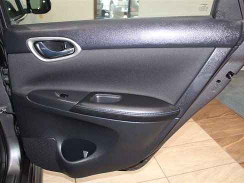 Used 2019 Nissan Sentra SR FWD image 32