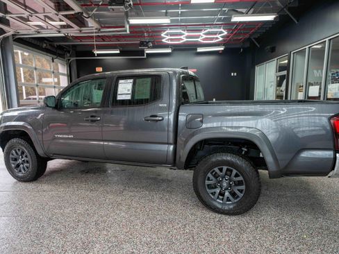 Certified 2023 Toyota Tacoma SR5 image 3