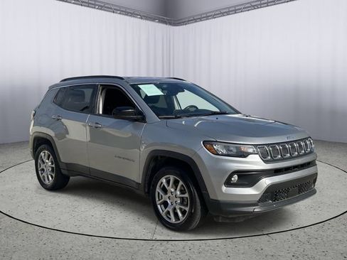 Used 2022 Jeep Compass Latitude AWD/4WD image 5