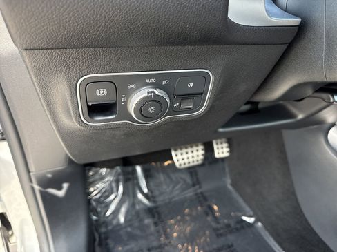 Certified 2022 Mercedes-Benz GLB 250 4MATIC image 40