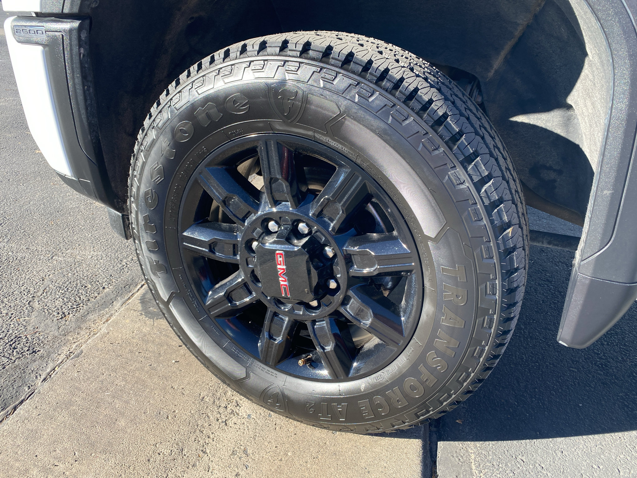 Used 2024 GMC Sierra 2500 AT4 w/ AT4 Premium Plus Package AWD/4WD image 2
