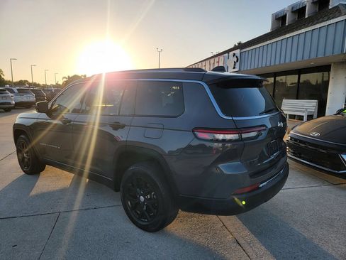 Used 2023 Jeep Grand Cherokee L Limited w/ Luxury Tech Group II RWD image 3