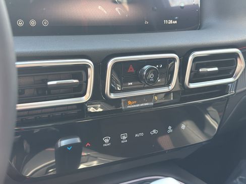 New 2026 Nissan Sentra SR w/ Floor Mat Package image 27