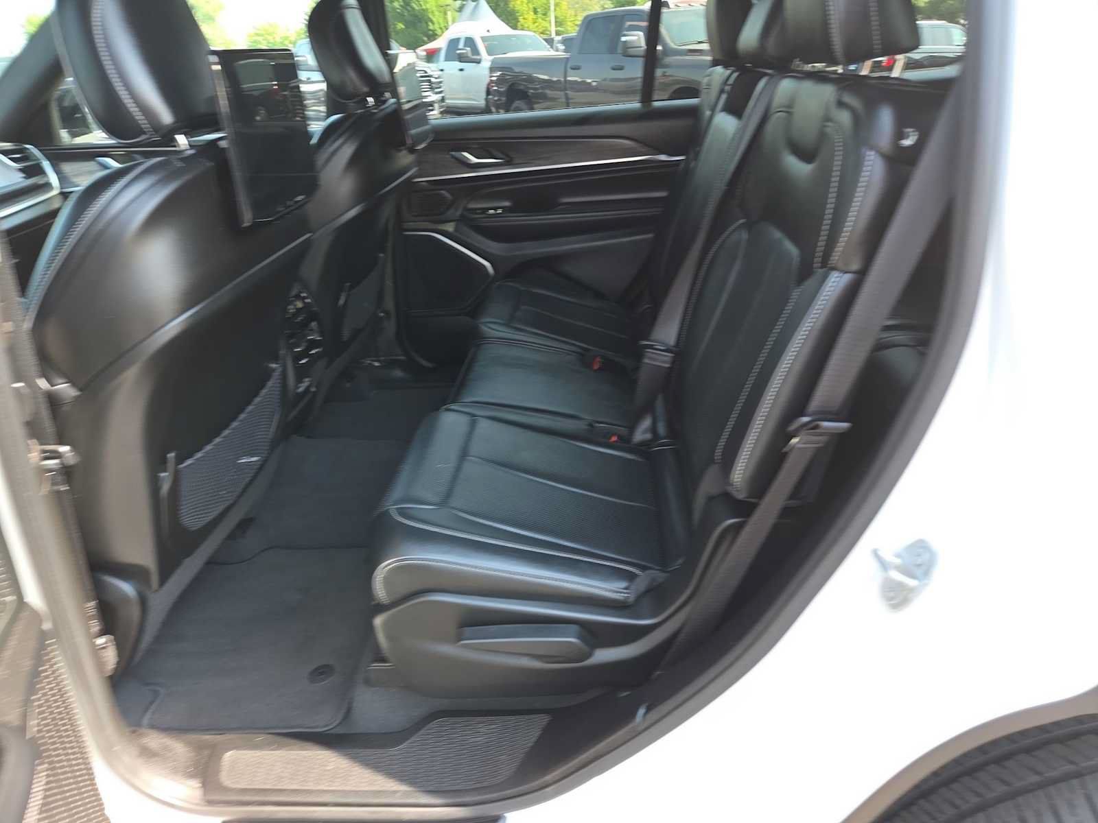 Used 2023 Jeep Grand Cherokee L Overland w/ Rear Seat Video Group I AWD/4WD image 21