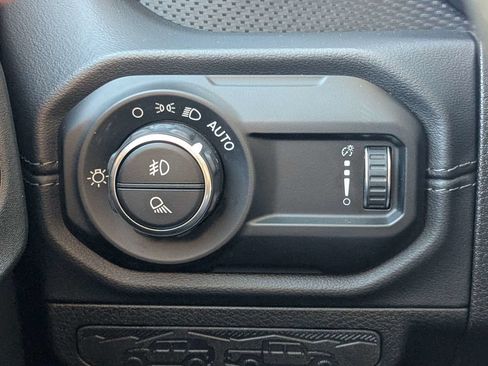 Used 2024 Jeep Gladiator Mojave w/ Technology Group AWD/4WD image 17