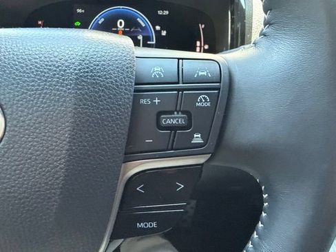 Used 2025 Toyota Camry SE FWD image 11