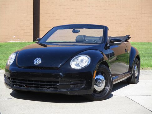 Used 2013 Volkswagen Beetle 2.5 FWD image 21