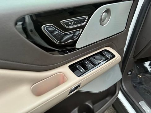 Used 2023 Lincoln Aviator Reserve w/ Equipment Group 201A image 12