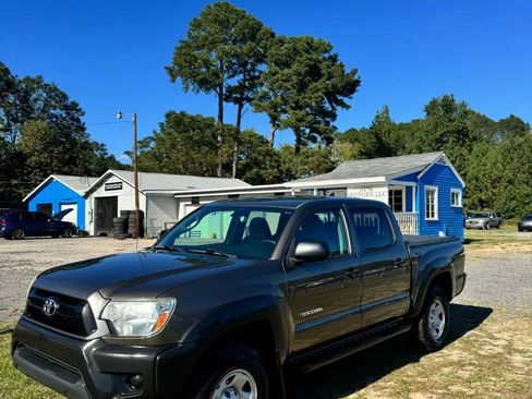 Used 2012 Toyota Tacoma PreRunner w/ Convenience Pkg image 3