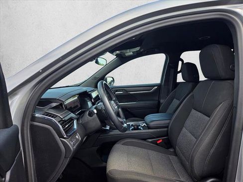 Used 2025 GMC Acadia Elevation FWD image 10