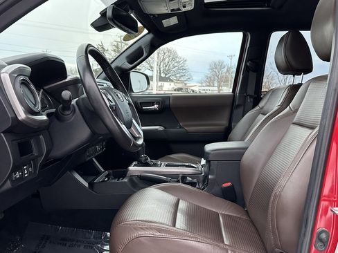Used 2019 Toyota Tacoma Limited image 11