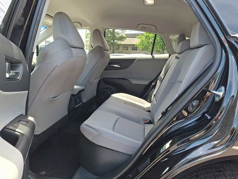 Used 2021 Toyota Venza LE AWD/4WD image 10