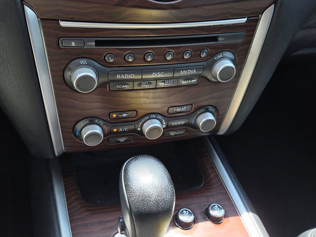 Used 2017 Nissan Pathfinder Platinum w/ Family Entertainment Package AWD/4WD image 27
