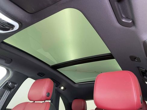 Certified 2023 Porsche Macan Base image 18