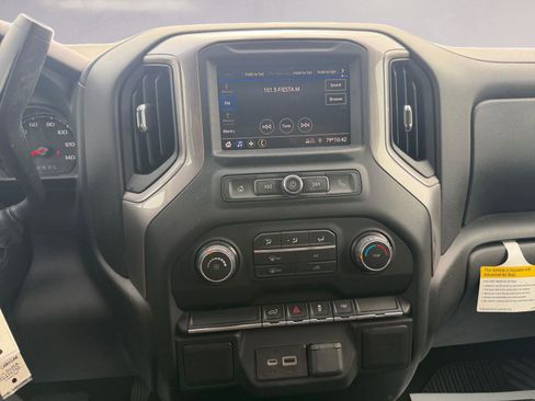 Used 2021 Chevrolet Silverado 1500 Custom image 11