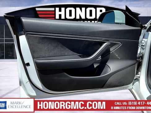 Used 2019 Tesla Model 3 Standard Range RWD image 18