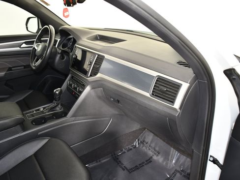Used 2021 Volkswagen Atlas Cross Sport SE w/ Panoramic Sunroof Package FWD image 39