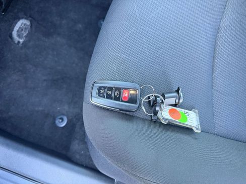 Used 2025 Toyota RAV4 XLE image 21