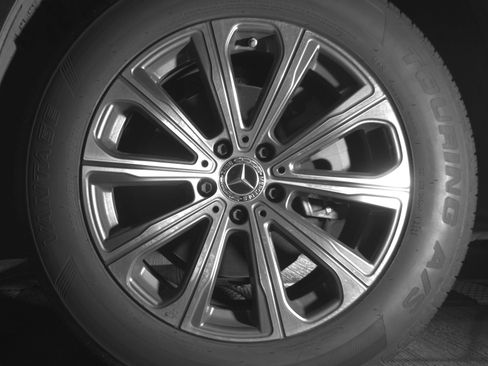 Used 2024 Mercedes-Benz GLC 300 4MATIC image 12