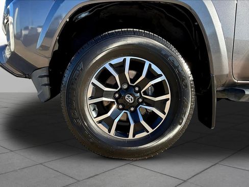 Used 2021 Toyota Tacoma TRD Sport w/ Technology Package image 11