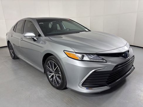 Used 2024 Toyota Camry XLE FWD image 2