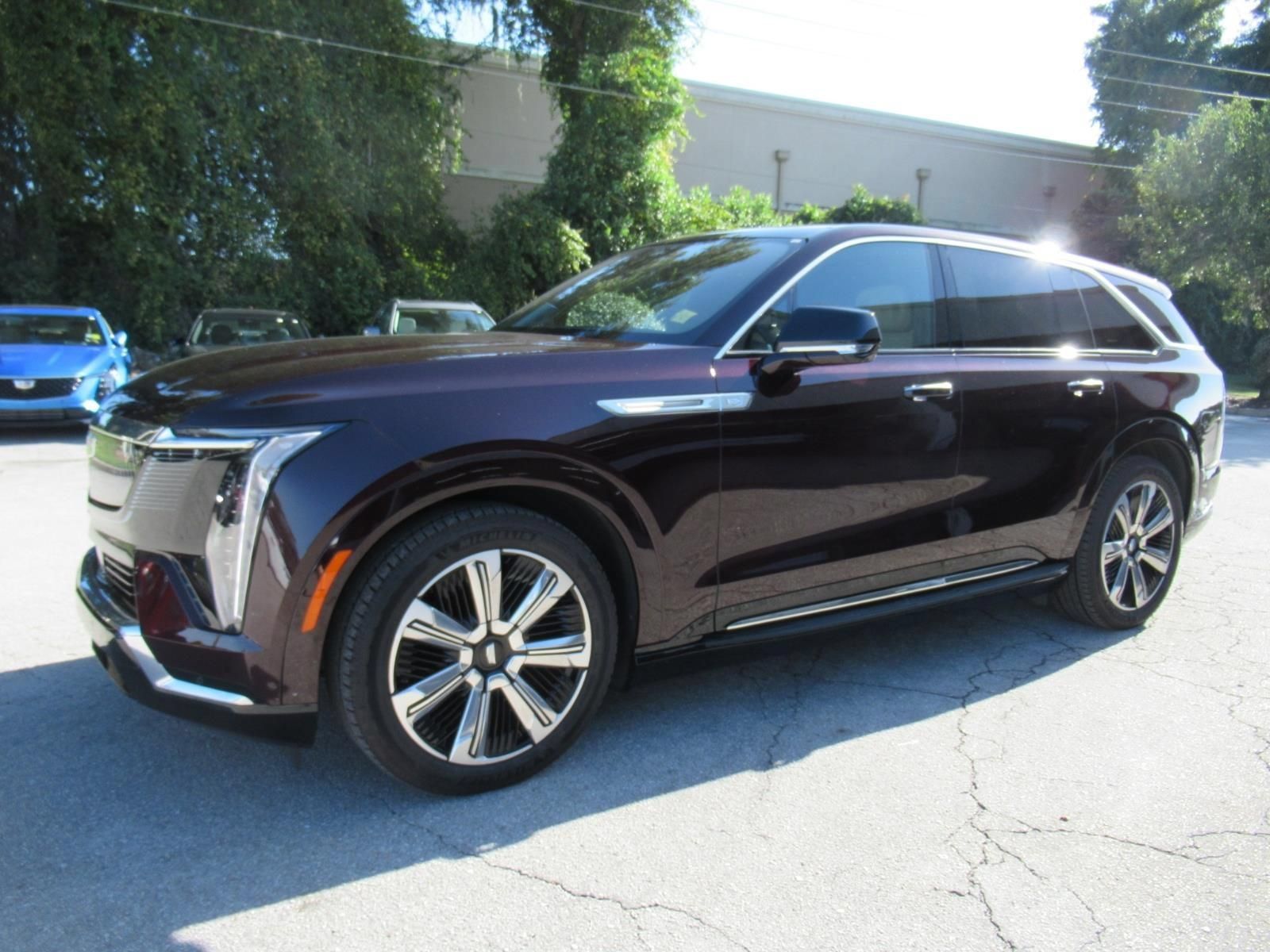 Used 2026 Cadillac Escalade IQ Luxury 2 w/ LPO, Premium Carpet Package AWD/4WD image 4