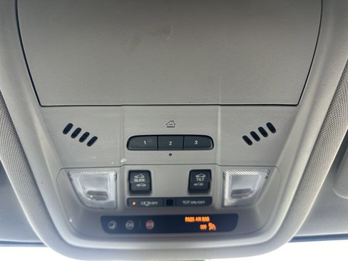 Used 2021 GMC Acadia SLT w/ Trailering Package image 32