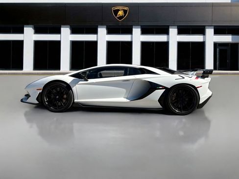 Used 2019 Lamborghini Aventador SVJ image 2