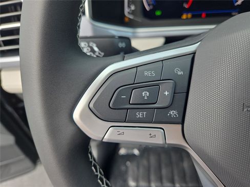 New 2025 Volkswagen Taos SEL image 17