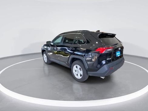 Used 2021 Toyota RAV4 XLE image 6