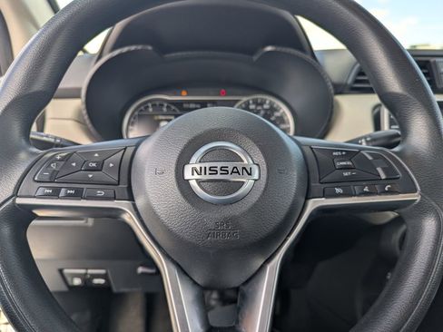 Used 2021 Nissan Versa SV FWD image 20