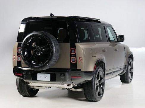 New 2026 Land Rover Defender 110 X-Dynamic SE image 2