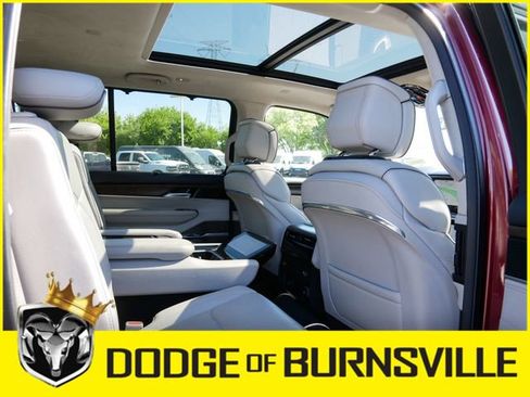 Used 2023 Jeep Grand Wagoneer Series II AWD/4WD image 15