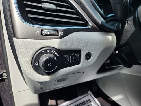 Used 2019 Jeep Cherokee Limited w/ Luxury Group image 24