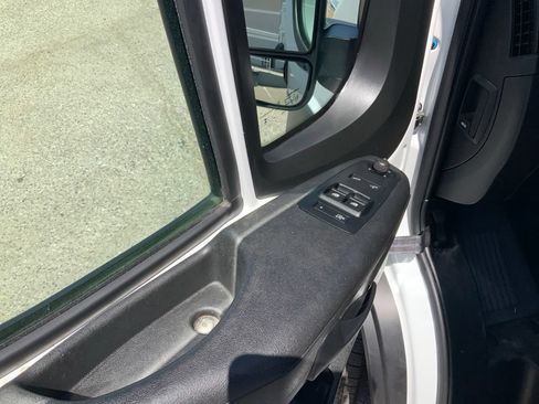 Used 2025 RAM ProMaster 2500 w/ Convenience Group FWD image 16
