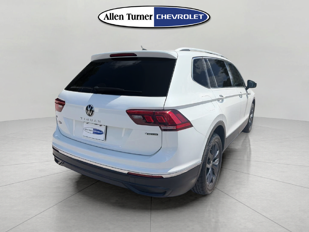 Used 2023 Volkswagen Tiguan SE AWD/4WD image 4