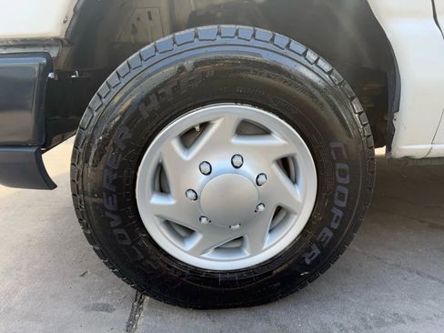 Used 2011 Ford E-250 and Econoline 250 Extended w/ PWR Group image 18