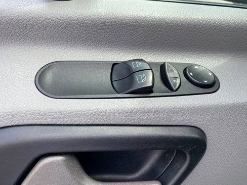 Used 2014 Freightliner Sprinter 2500 image 16