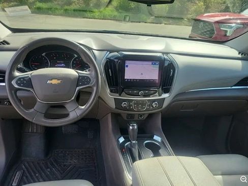 Used 2020 Chevrolet Traverse LT w/ LT Premium Package image 2