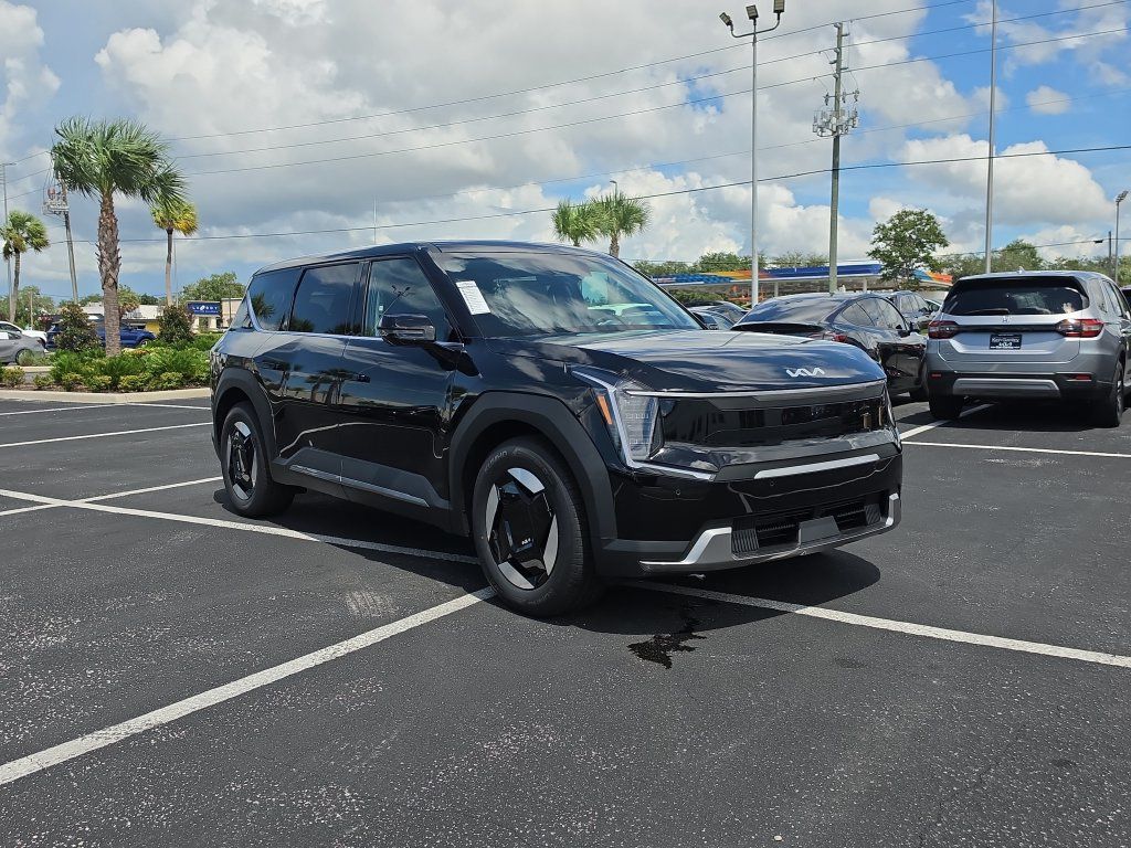 New 2026 Kia EV9 Light RWD image 2