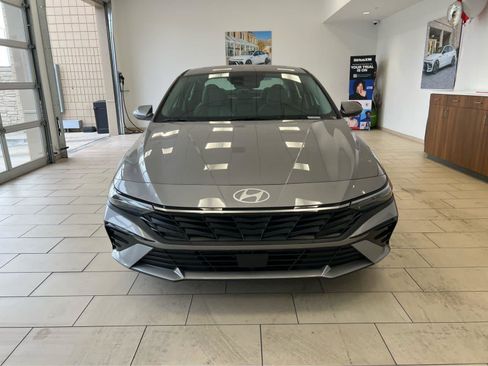 New 2026 Hyundai Elantra Limited FWD image 3