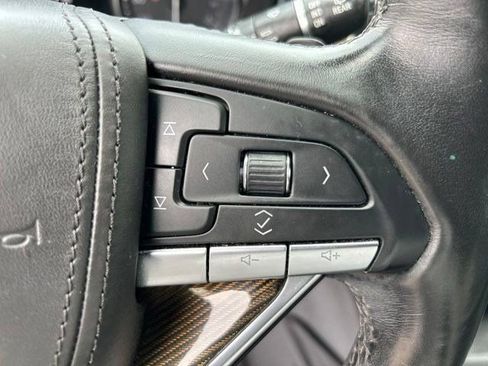 Used 2022 Cadillac XT6 Premium Luxury w/ Platinum Package AWD/4WD image 17