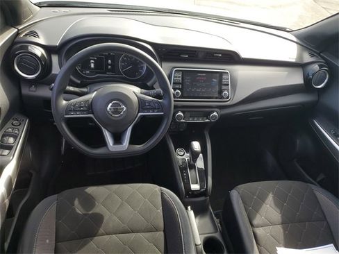 Used 2018 Nissan Kicks SV image 13