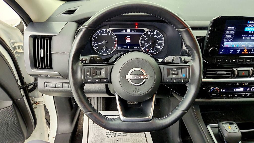 Used 2023 Nissan Pathfinder SL AWD/4WD image 12
